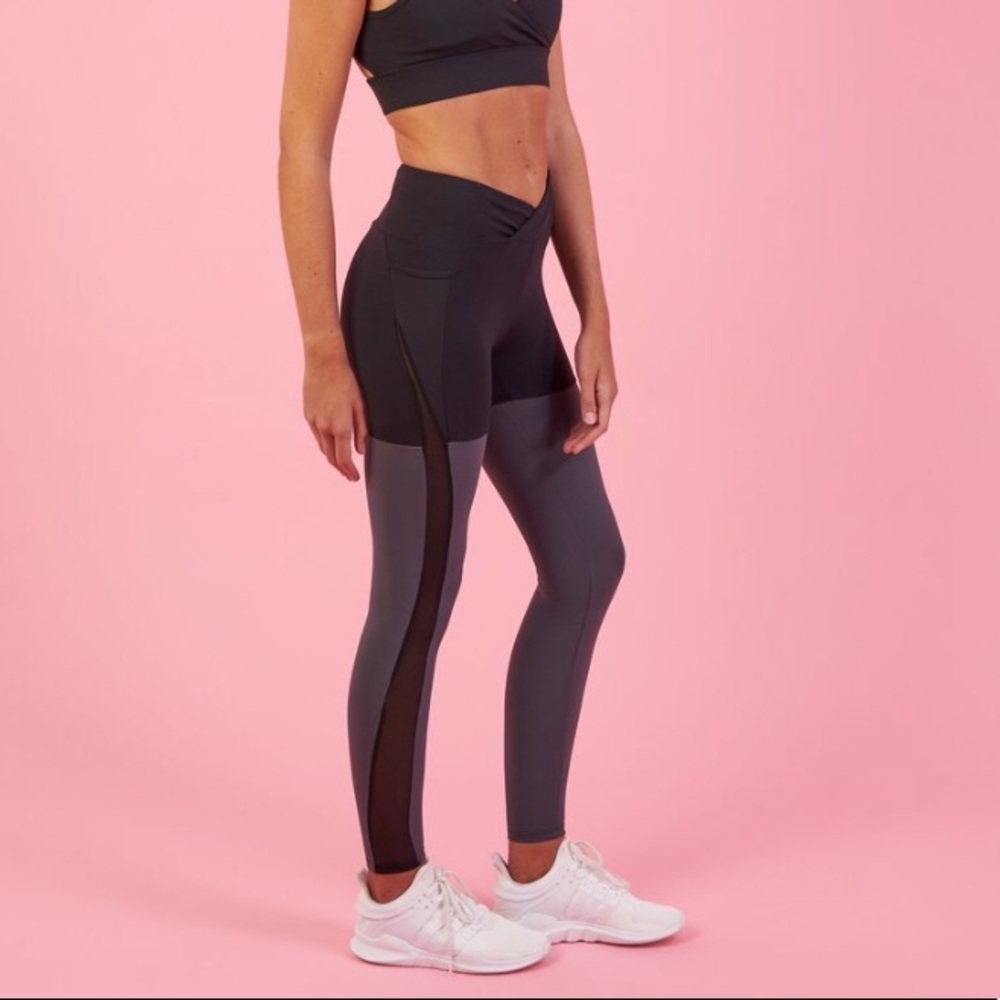 Nikki B Black & Gray Gymshark Dynamic leggings
